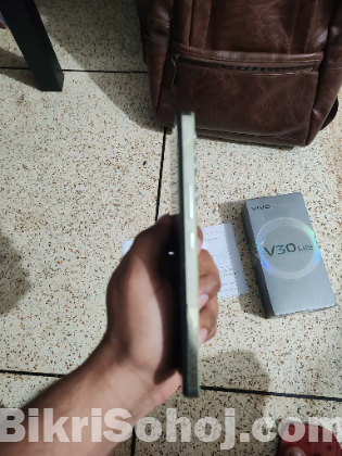 Vivo V30 lite